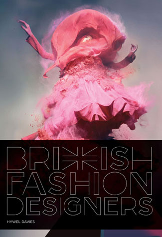 книга British Fashion Designers, автор: Hywel Davies